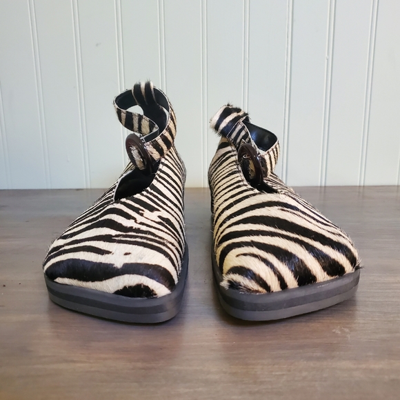 Zebra Flats Pony Hair Abstract Toe Ankle Strap Unique Art to Wear - Picture 4 of 13